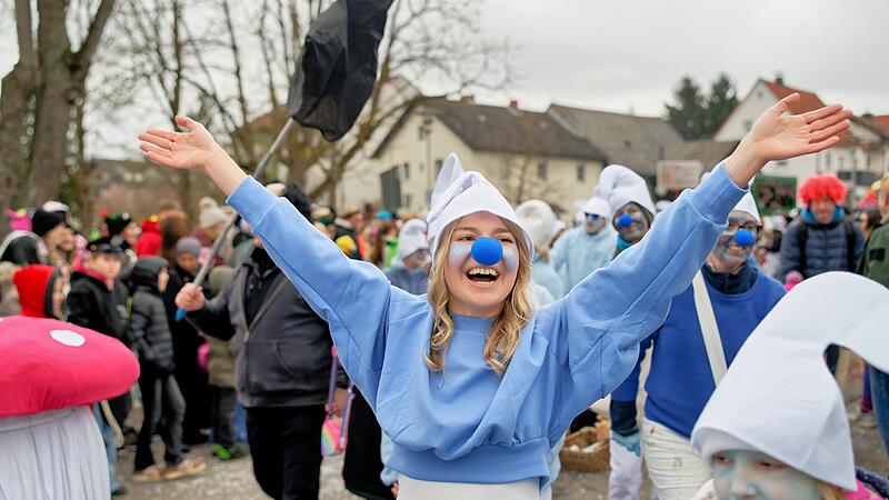 Schlumpfine pers&ouml;nlich fand sich zum Faschingsumzug in Oberhaid ein.