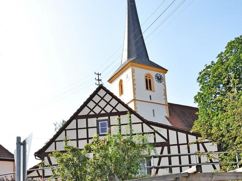 Das Umfeld der Go&szlig;mannsdorfer Kirche soll erneuert werden.