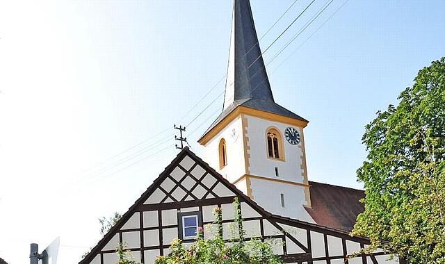 Das Umfeld der Goßmannsdorfer Kirche soll erneuert werden. Das Umfeld der Goßmannsdorfer Kirche soll erneuert werden.