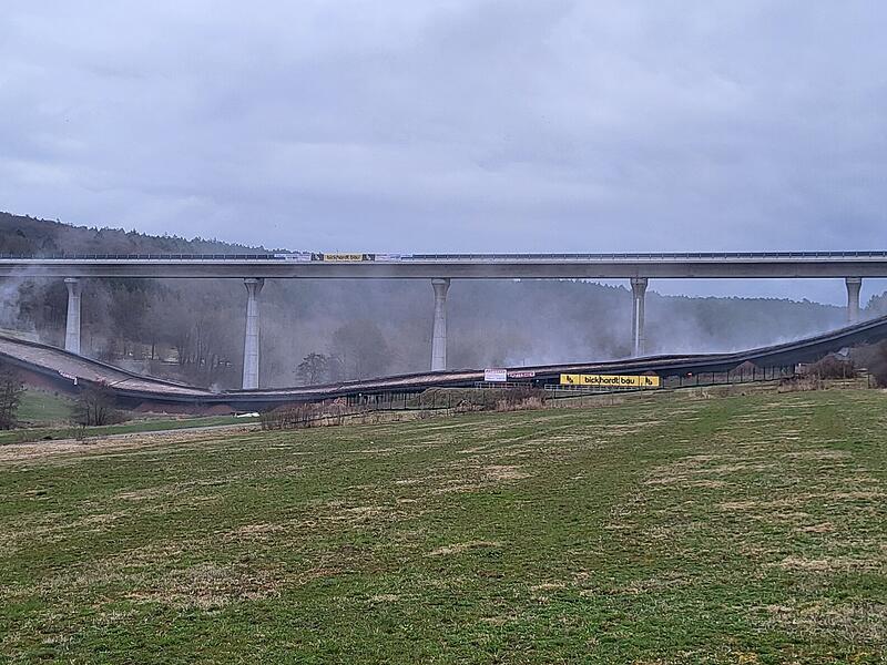 Die Sprengung der Thalaubachtalbr&uuml;cke bei Eichenzell