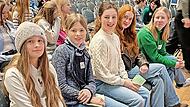 Drei Forscherinnen-Teams des Coburger Gymnasiums Ernestinum siegten beim Regionalwettbewerb „Jugend forscht“. Sie dürfen jetzt zum Landesfinale nach Regensburg. Von links: Maja zur Nieden, Elena Leyerer, Hanna Panhans, Mariel Hayler und Juliana Ha...