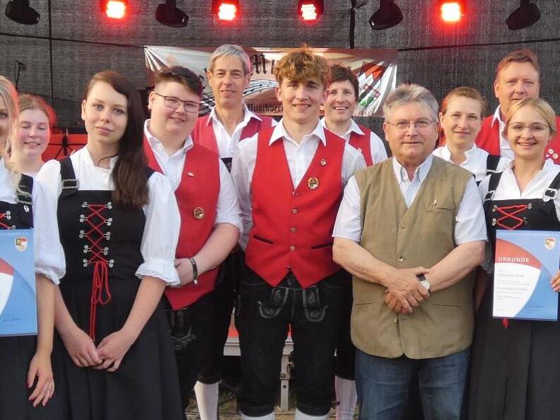 Zahlreiche Aktive der Zeller Musikanten wurden beim Festwochenende geehrt.