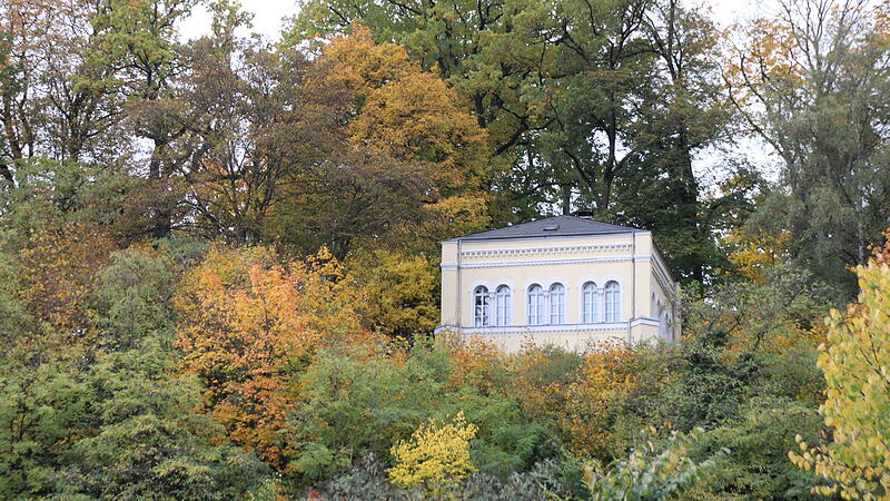 Schnürs PavillonSchnürs Pavillon Der denkmalgeschützte Schnürs Pavillon am Adamiberg in Coburg steht zum Verkauf.