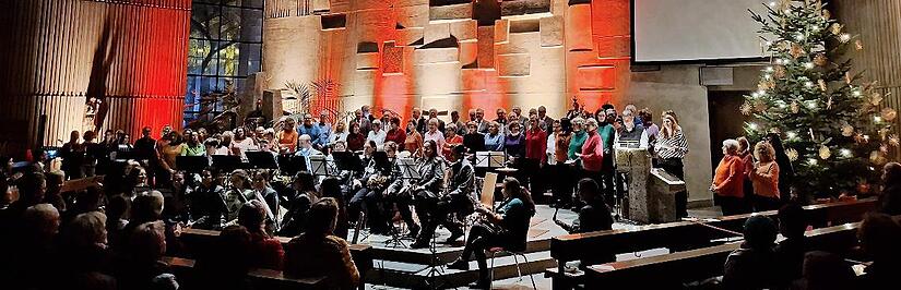Das Finale mit den Garitzer Ch&ouml;ren, Bands, Musikern und Moderatoren bei &bdquo;Garitz on stage&ldquo;.