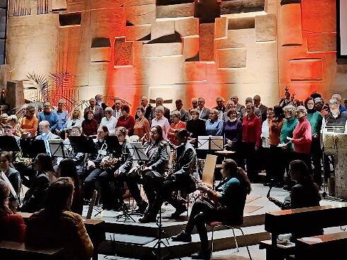 Das Finale mit den Garitzer Ch&ouml;ren, Bands, Musikern und Moderatoren bei &bdquo;Garitz on stage&ldquo;.
