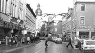 1981 rollte noch der Verkehr durch die Spitalgasse in Coburg. Die heutige Fu&szlig;g&auml;ngerzone war damals sogar noch ganz offiziell die Bundesstra&szlig;e 4.