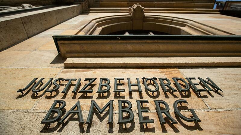 Wegen Diebstahl bei der eigenen Staatsanwaltschaft steht ein pensionierter Mitarbeiter der Bamberger Justiz nun vor Gericht. Aus Gründen der Unabhängigkeit hatte die Staatsanwaltschaft Würzburg den Fall ermittelt.