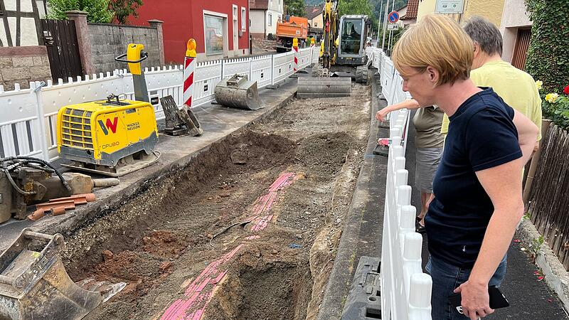 Baumpflanzung in der Hausener Stra&szlig;e