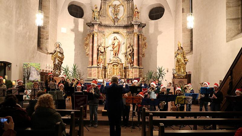 Beide Bläserklassen harmonierten auch beim Zusammenspiel.