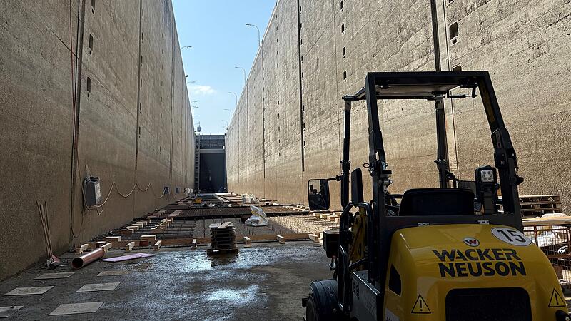 Gewaltige Dimensionen: Die Schleusenkammer der Schleuse Erlangen ist 23 Meter hoch, 200 Meter lang und zw&ouml;lf Meter breit.