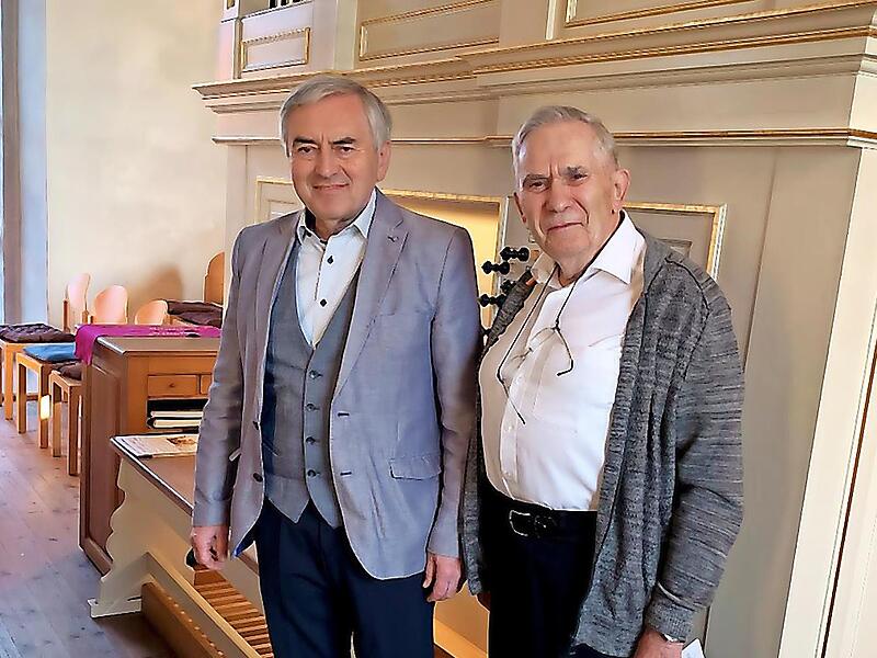 Der Organist und Kulturpreisträger Georg Schäffner (l.) und Bariton Jürgen Eichenlaub boten exzellente Musik. Der Organist und Kulturpreisträger Georg Schäffner (l.) und Bariton Jürgen Eichenlaub boten exzellente Musik.