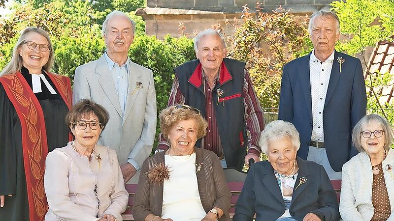 Vor 70 Jahren feierten sie ihre Konfirmation. Vor 70 Jahren feierten sie ihre Konfirmation.