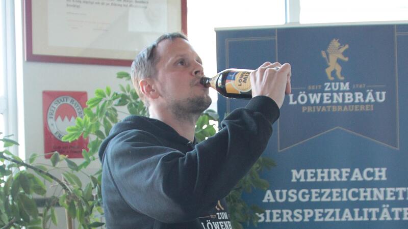 Hans-G&uuml;nther Wirth trinkt selbst gerne Spezi; deshalb entwickelte er ein eigenes Rezept, um das das beliebte Getr&auml;nk in seiner Brauerei in Neuhaus herstellen und abf&uuml;llen zu k&ouml;nnen.