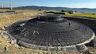 Windpark bei Gössersdorf: Ein Fundamentkörper mit Auftriebssicherung für den Energiespender misst 29 Meter im Durchmesser und versinkt 3,5 Meter im Boden.