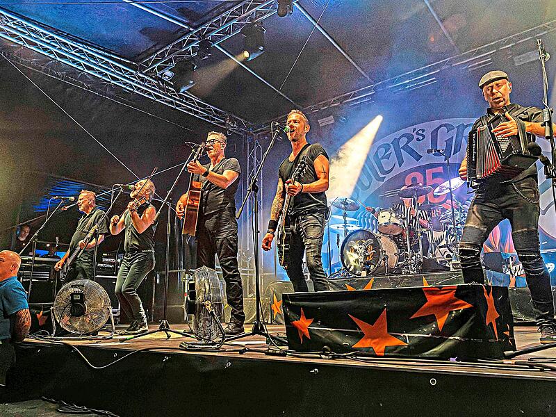 Ein Fiddler kommt selten allein: Fiddlers Green sind Garanten für die perfekte Musikauswahl.Bernd Sonntag Ein Fiddler kommt selten allein: Fiddlers Green sind Garanten für die perfekte Musikauswahl.Bernd Sonntag