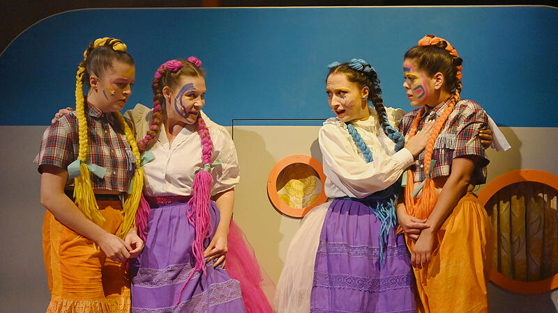 Jeanne Le Moign, Ewa Rataj, Alina Rank und Wiebke Jakubicka-Yervis (v. l.) sind zweimal H&auml;nsel und zweimal Greta.