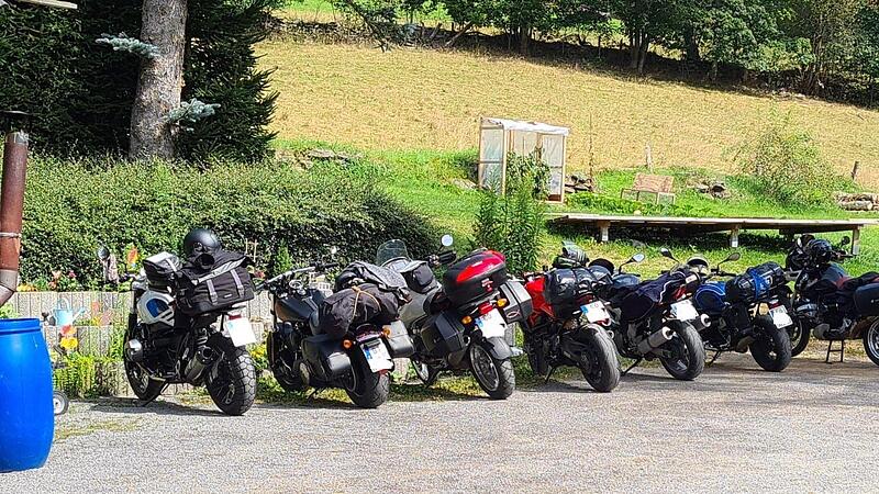Gut bepackt &ndash; fast auf jeder Maschine l&auml;sst sich verstauen, was der Fahrer im Urlaub braucht.