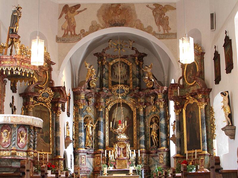 Im dem kleineren Kirchenraum der alten Ägidiuskirche trifft man noch auf die Ausstattung im Stile des Barock.