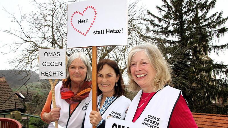 Mit Herz statt mit Hass – so wollen Verena Castell, Ingrid von Wietersheim und Reinhilde Holzmann (von links) anderen Menschen begegnen und sowohl Rechts- als auch Linksradikale im Zaum halten. Mit Herz statt mit Hass – so wollen Verena Castell, Ingrid von Wietersheim und Reinhilde Holzmann (von links) anderen Menschen begegnen und sowohl Rechts- als auch Linksradikale im Zaum halten. 