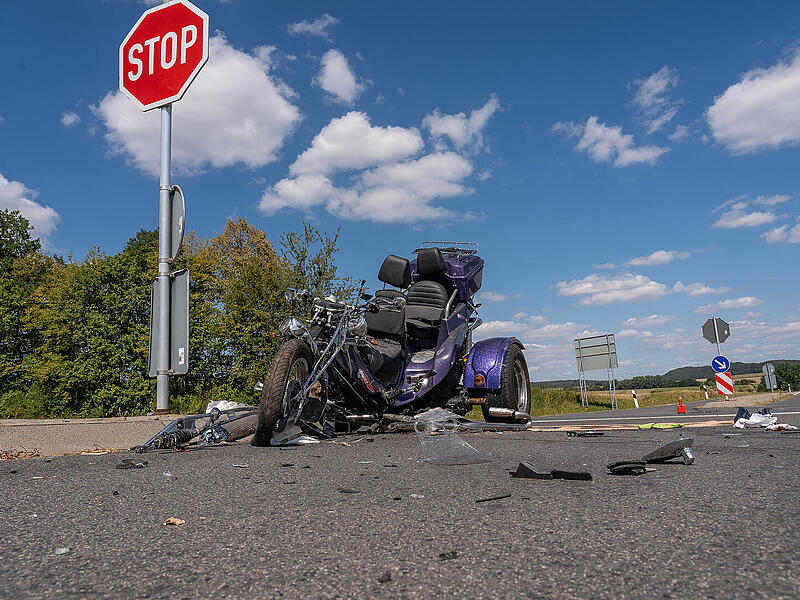 Trikefahrer stirbt bei Unfall auf B303 Trikefahrer stirbt bei Unfall auf B303