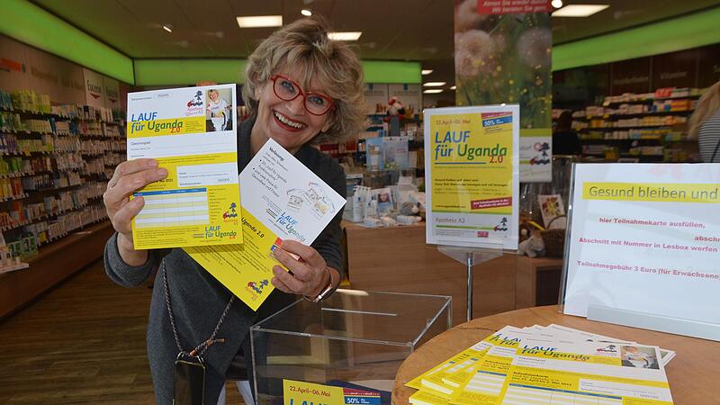 Die Apothekerin Adelinde Reinhardt ist wieder Hauptsponsorin des Benefizlaufs. Ab sofort gibt es die Teilnahmekarten, die auch an einer Verlosung teilnehmen. Die Apothekerin Adelinde Reinhardt ist wieder Hauptsponsorin des Benefizlaufs. Ab sofort gibt es die Teilnahmekarten, die auch an einer Verlosung teilnehmen.