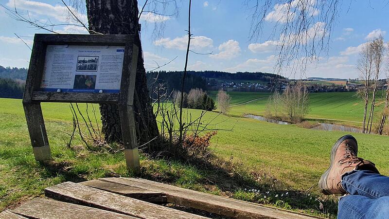Die Weite, Stille und den Blick auf Marienweiher genie&szlig;en kann man auf dem Achatzm&uuml;hlenweg.