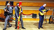 „Wildes Holz“ hat den Kissinger Winterzauber eröffnet. Bei Grönemeyers Hymne „Mensch“ hat Tobias Reisige (Mitte) eine Subgroßbassblockflöte gespielt, die den tiefen Grundton beisteuert. „Wildes Holz“ hat den Kissinger Winterzauber eröffnet. Bei Grönemeyers Hymne „Mensch“ hat Tobias Reisige (Mitte) eine Subgroßbassblockflöte gespielt, die den tiefen Grundton beisteuert.