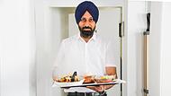 Ujjager Singh ist mit seinem indischen Restaurant eine feste Gr&ouml;&szlig;e am Marktplatz.