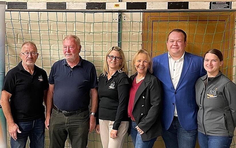 Die neue Kreisleitung des Bayerischen Sportjugend: (von links) Edwin Metzler (Beisitzer), Lothar Franz (Beisitzer), Julia Manninger (Beisitzerin), 2. Vorsitzende Isolde Winkler, Vorsitzender Friedrich Bakaj und Jennifer Reingruber (Beisitzerin)