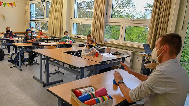 In Bamberg sind die Schüler bereits im Wechselunterricht – im Landkreis sind die Schulen noch geschlossen.