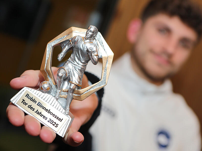 Der Sch&uuml;tze des Tor des Jahres 2025 hat uns am Mittwoch in den Redaktionsr&auml;umen in Bamberg besucht.