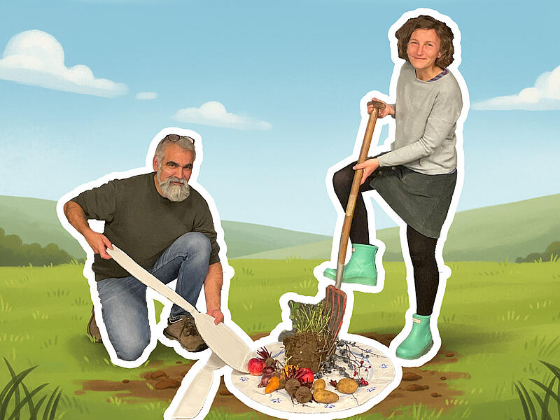 Jürgen Mohr (Kulturland) und Antonia Deckwart (Naturlandhof Weiß) verdeutlichen symbolisch: „Wir essen vom Boden“.