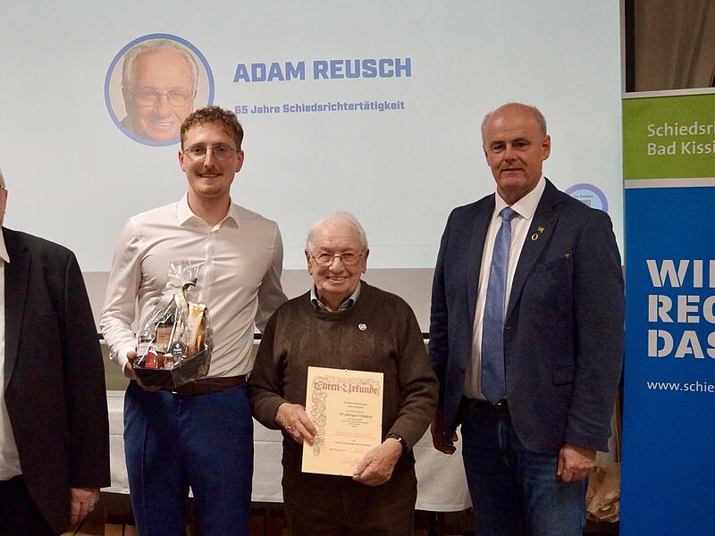 Schiedsrichtergruppe in Bad Kissingen: Jubilare und Talente Schiedsrichtergruppe in Bad Kissingen: Jubilare und Talente