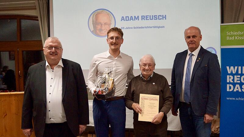 Schiedsrichtergruppe in Bad Kissingen: Jubilare und Talente Schiedsrichtergruppe in Bad Kissingen: Jubilare und Talente