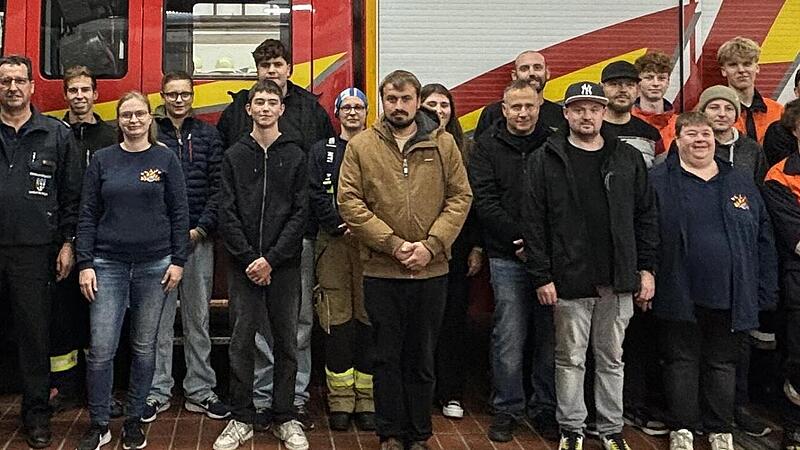 Die Absolventen der Truppausbildung mit ihren Ausbildern.