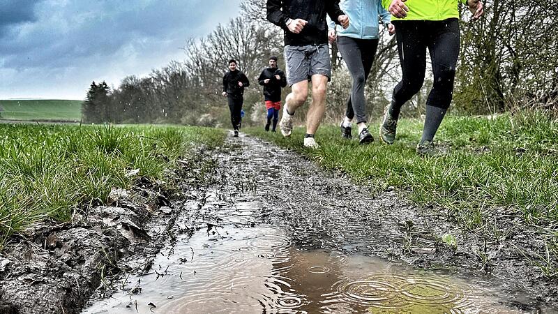 Beim 1. Run&Fun im April 2023 in Rügheim liefen die Teilnehmer wegen des Dauerregens gemeinsam gegen den inneren Schweinehund an.