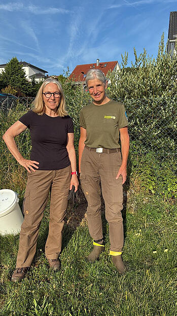 Die neuen Ameisenhegerinnen des Landkreises, (von links) Anja Vorndran und Martina Faber.