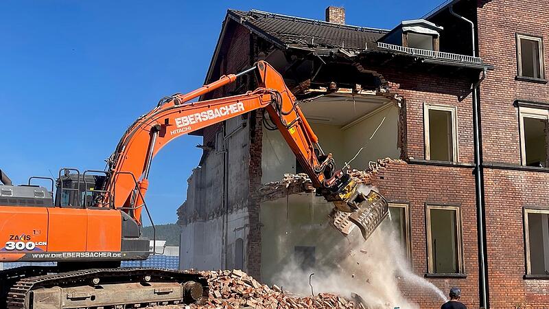 Trotz monatelanger Proteste wurde der Kulmbacher G&uuml;terbahnhof abgerissen.