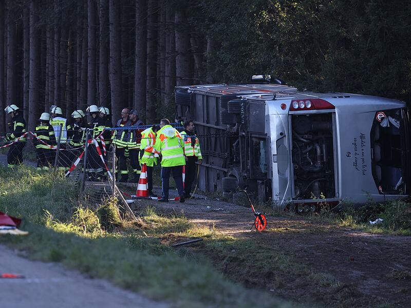 Schwerer Busunfall auf der A96 - Tote und Verletzte Schwerer Busunfall auf der A96 - Tote und Verletzte