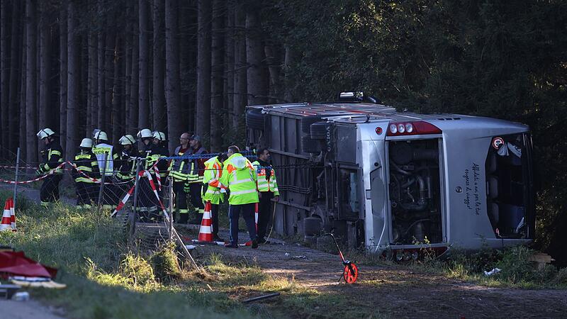 Schwerer Busunfall auf der A96 - Tote und Verletzte Schwerer Busunfall auf der A96 - Tote und Verletzte