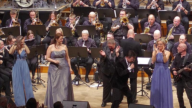 Auch klassische St&uuml;cke sind bei dem Konzert im Regentenbau gespielt und gesungen worden.