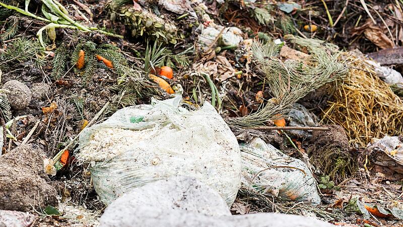 Es landet zu viel Plastik im Biomüll. Selbst kompostierbare Kunststofftüten sind in vielen Fällen nicht ideal.