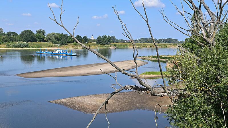 Niedrigwassern an der Elbe Niedrigwassern an der Elbe