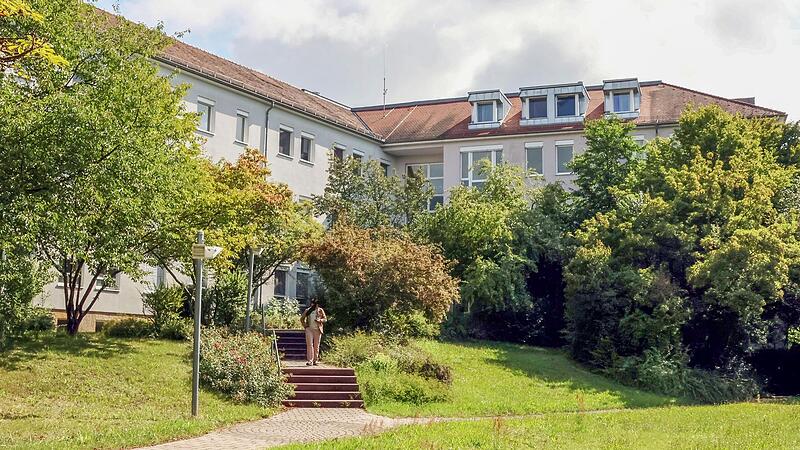 F&auml;llt das idylisch gelegene Krankenhaus in Dornr&ouml;schenschlaf?