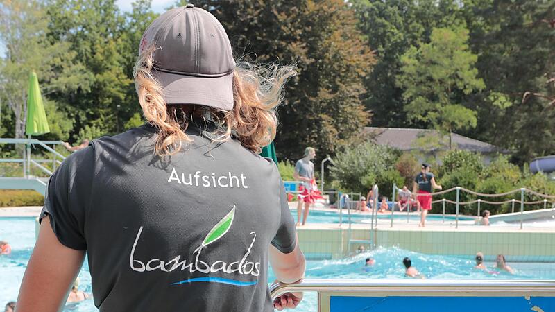 Derzeit herrscht in den Freibädern Hochbetrieb, gleichzeitig ist Aufsichtspersonal knapp. Derzeit herrscht in den Freibädern Hochbetrieb, gleichzeitig ist Aufsichtspersonal knapp.