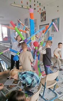 Die kleinen K&uuml;nstler lie&szlig;en ihrer Fantasie freien Lauf.