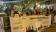 Erstmals beim Protest gegen den Fackelzug des Coburger Convents mit dabei: die &bdquo;Omas gegen Rechts&ldquo; aus Bamberg.
