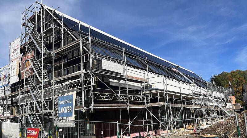 Die Arbeiten sind noch schwer im Gange, nur die eigentlichen Praxisräume sind bezugsfertig.