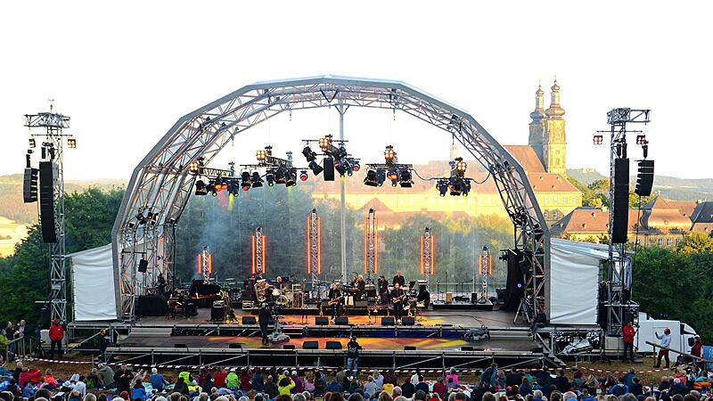 Bad Staffelstein kann mit Gro&szlig;veranstaltungen  wie &bdquo;Lieder auf Banz&ldquo; (unser Archivbild) oder Open-Air-Konzerten auf der Seeb&uuml;hne punkten.
