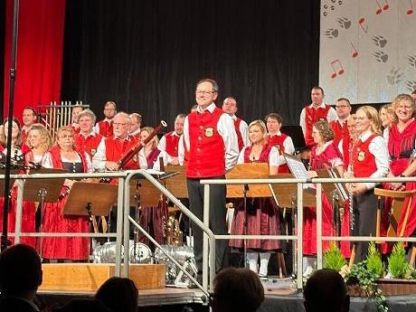 Die Jugend- und Trachtenkapelle Neunkirchen am Brand hat bei ihrem Weihnachtskonzert diesmal das Motto „Tänze“ gewählt. Die Jugend- und Trachtenkapelle Neunkirchen am Brand hat bei ihrem Weihnachtskonzert diesmal das Motto „Tänze“ gewählt.